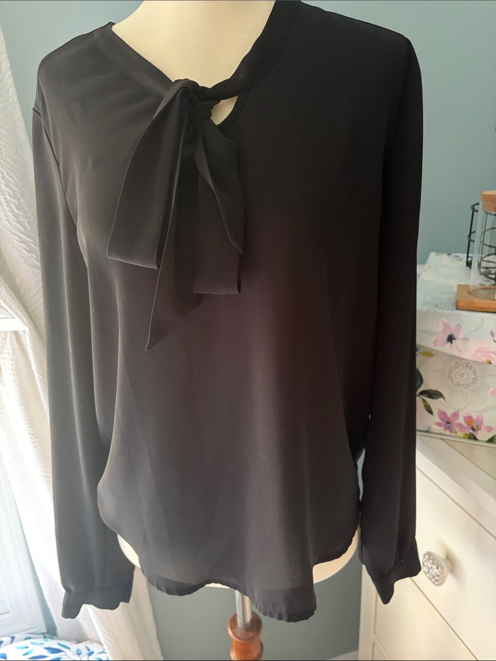 Black Tie-Neck Long Sleeve Blouse
